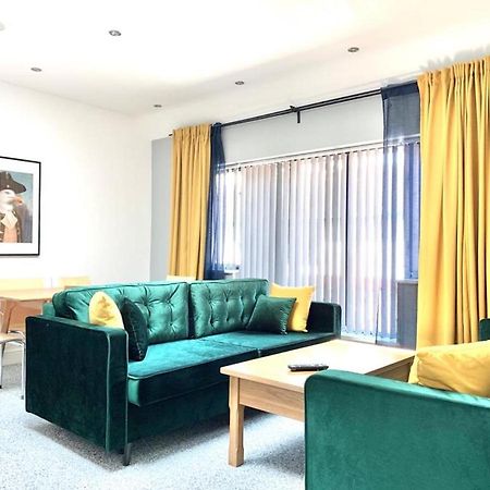 Premium Apartments Thatcham Broadway 外观 照片